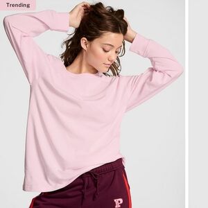PINK Victoria's Secret campus long-sleeved tee